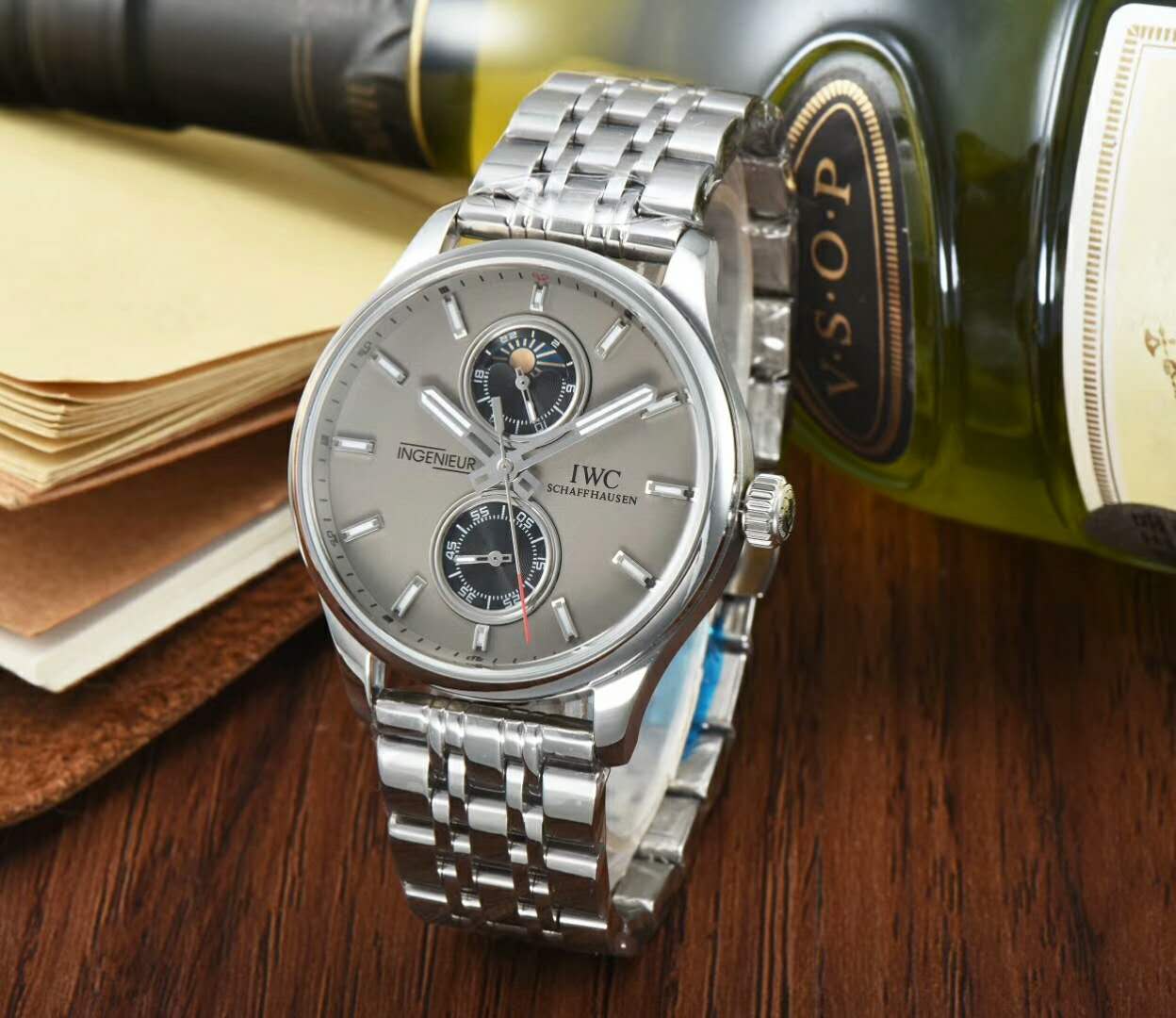 萬國 IWC 葡萄牙系列 機芯全自動鏡面采用鍋蓋沿襲萬國錶的傳統技藝