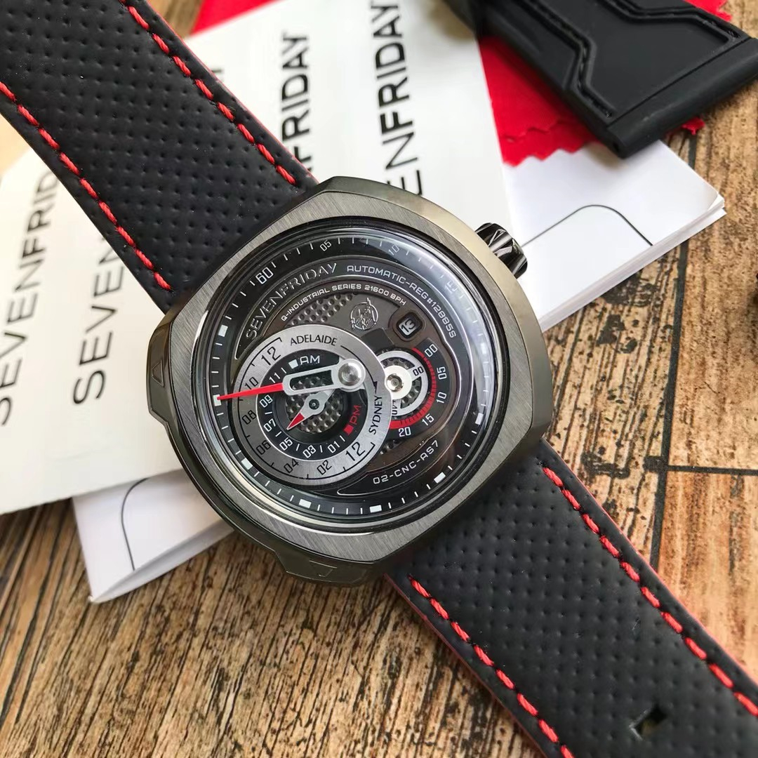 sevenFRIDAY SF-Q3/04 最新Q系列，三針分離 七個星期五品牌第一款帶日歷功能的手表